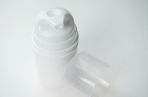 30ml 50ml80ML 100ML 150Ml Snap On Silindirik Havasız Pompalı Şişeler Beyaz PP Plastik Malzeme